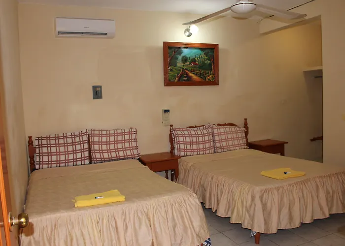 Aparthotel Isla Esmeralda 2*